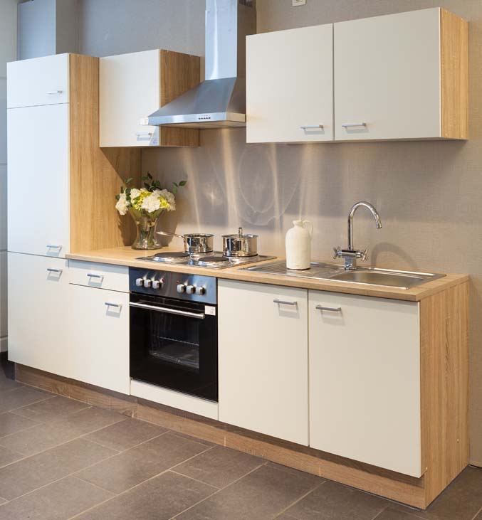 Cuisine Budget blanc/aspect bois 270cm - hotte murale en inox - avec appareils