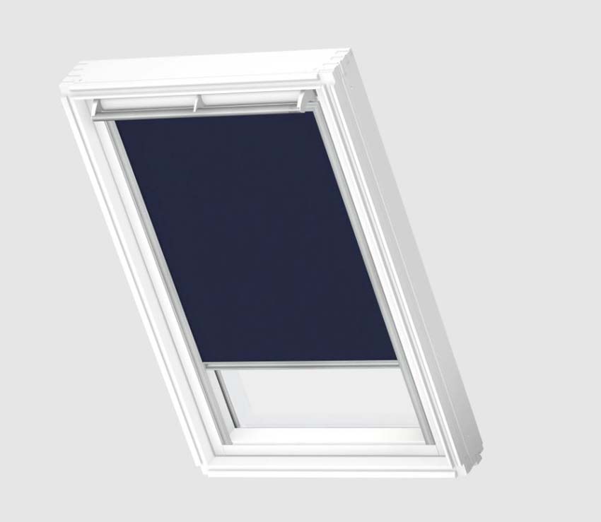Store enrouleur Velux occultant à commande manuelle bleu foncé PK25 1100S