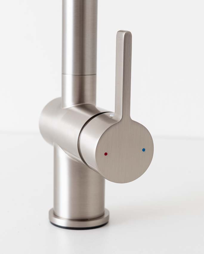 Robinet de cuisine Maeve aspect inox-look brossé avec bec extractible