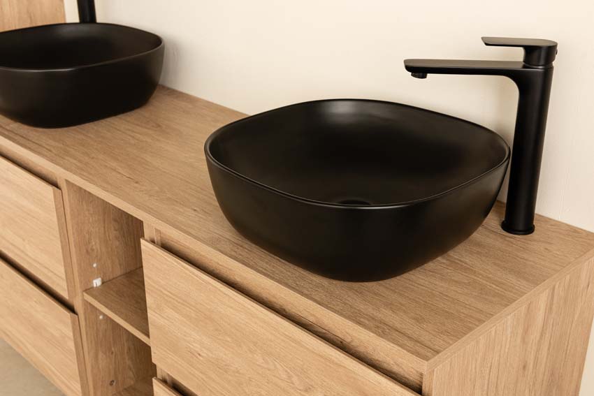 Badkamermeubel Bella eik hangend met dubbele opbouwkom mat zwart 150cm