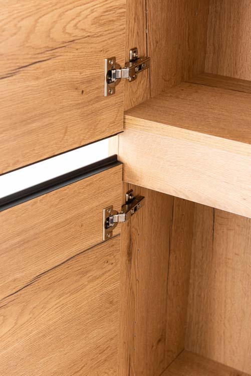 Armoire colonne Daria aspect chêne brun doré sur pied 185x40x32cm