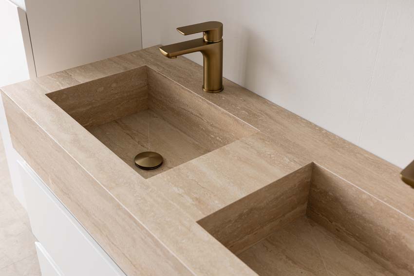 Badkamermeubel Tibo wit met dubbele brede wastafel travertinlook 120cm