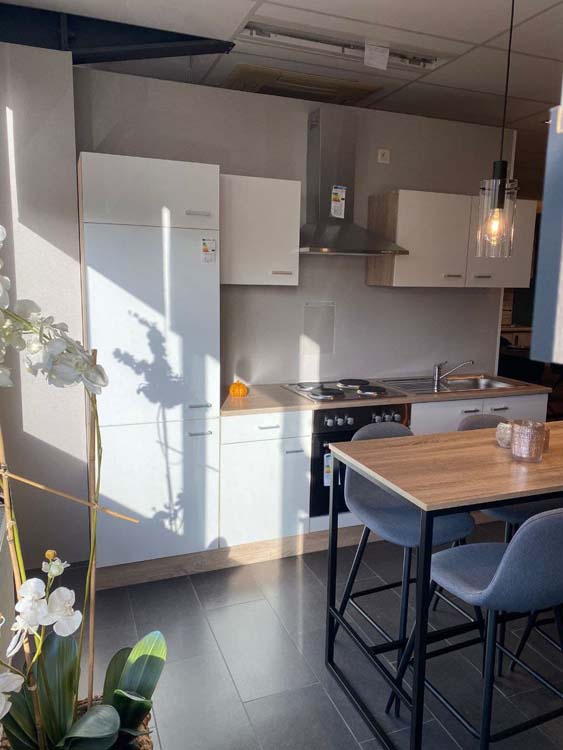 Cuisine Budget blanc/aspect bois 270cm - hotte murale en inox - sans appareils