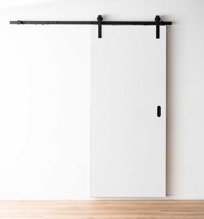 Porte coulissante simple complète Karolien blanc 93x211,5cm + rail robuste noir