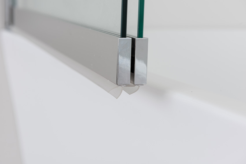 Badwand Unna glas/chroom uitschuifbaar 100x145cm