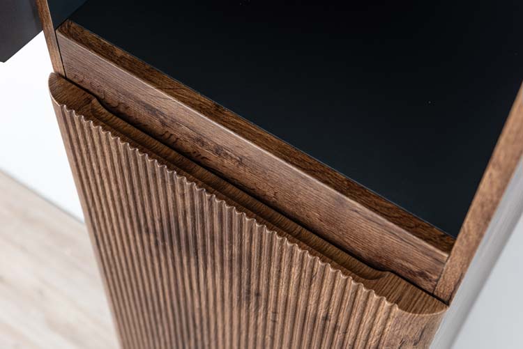 Kolomkast Jelte notelaar hangend 170x40x35cm