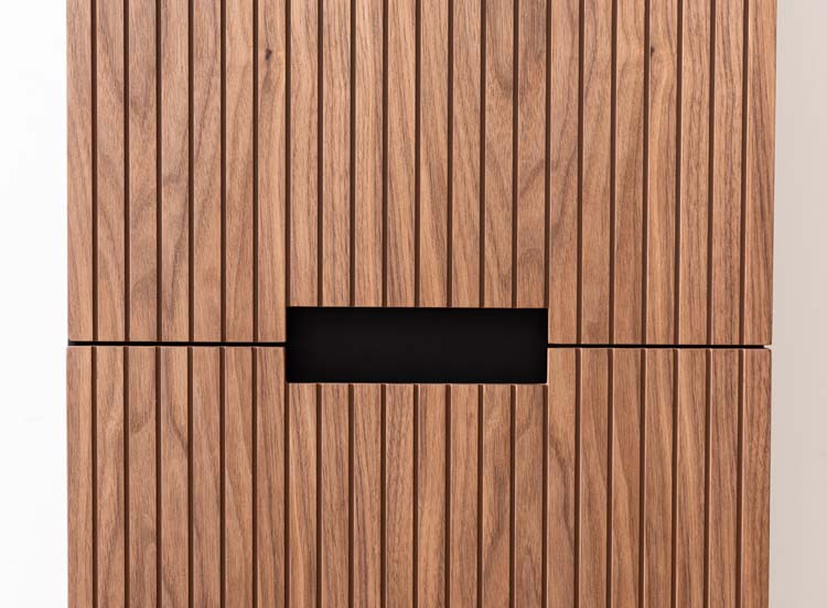 Kolomkast Willow mat zwart/walnoot hangend 170x40x35cm