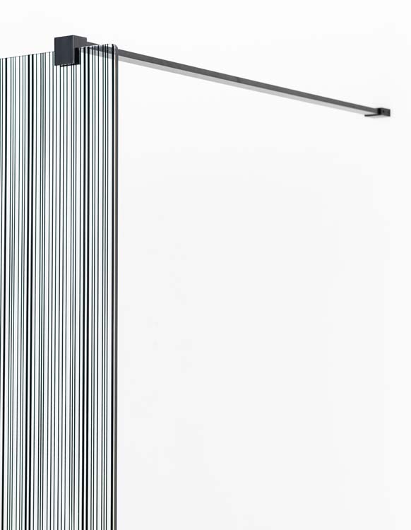 Douchewand Alec klaar glas met zwart lijnen 117x200cm