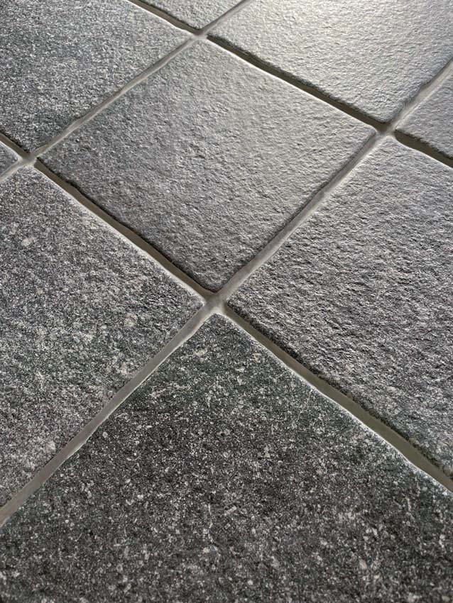 Dalle de terrasse La Roche tambourinée 20x20x1,8cm