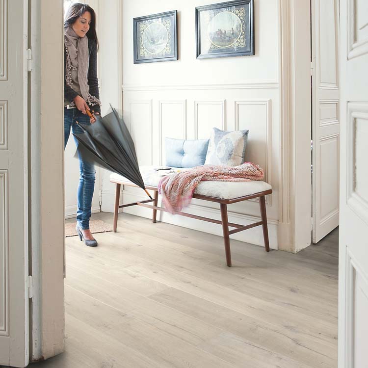 Stratifié Quick-Step Impressive Ultra 12mm chêne doux clair 138x19cm