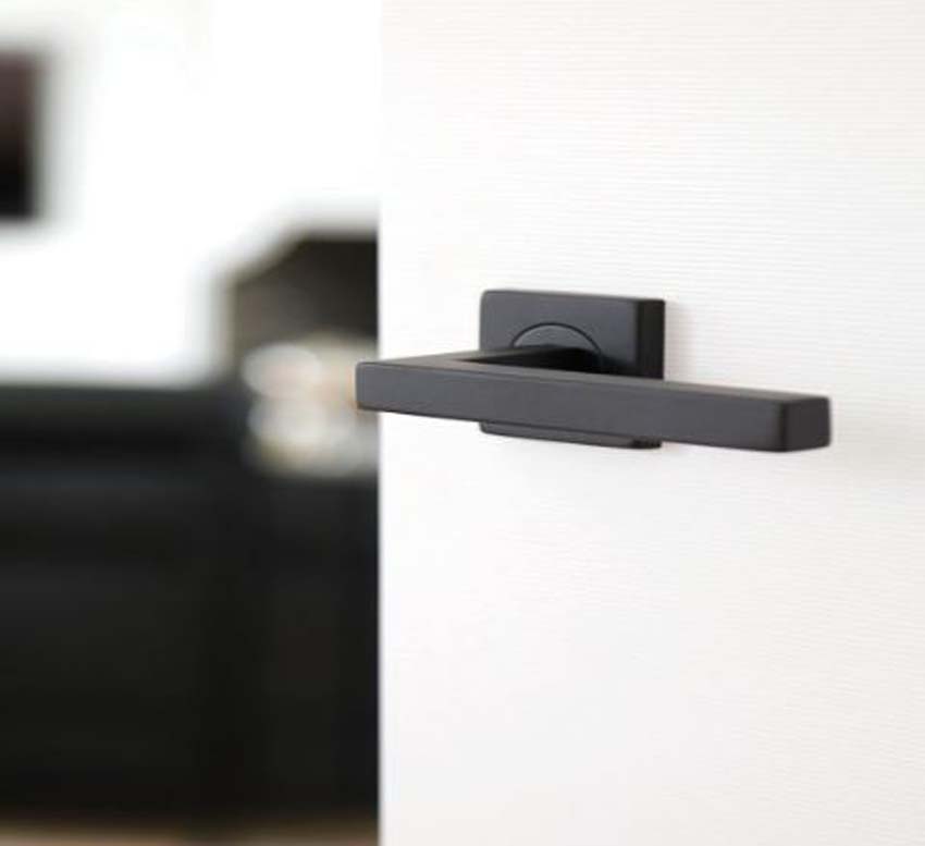 Poignée de porte pro Kubic shape noir ronde 16mm set avec rosaces sans plaque de clé Poignée de porte pro Kubic shape noir ronde 16mm set avec rosaces sans plaque de clé