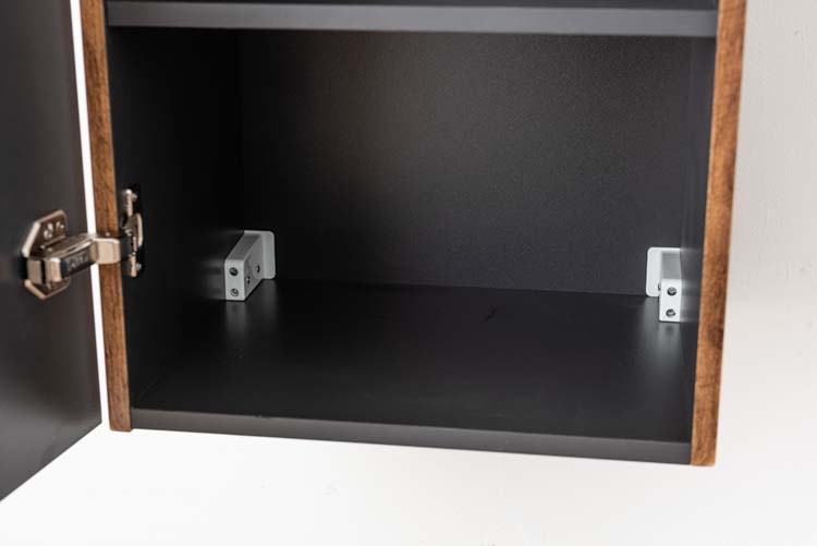 Kolomkast Jelte notelaar hangend 170x40x35cm