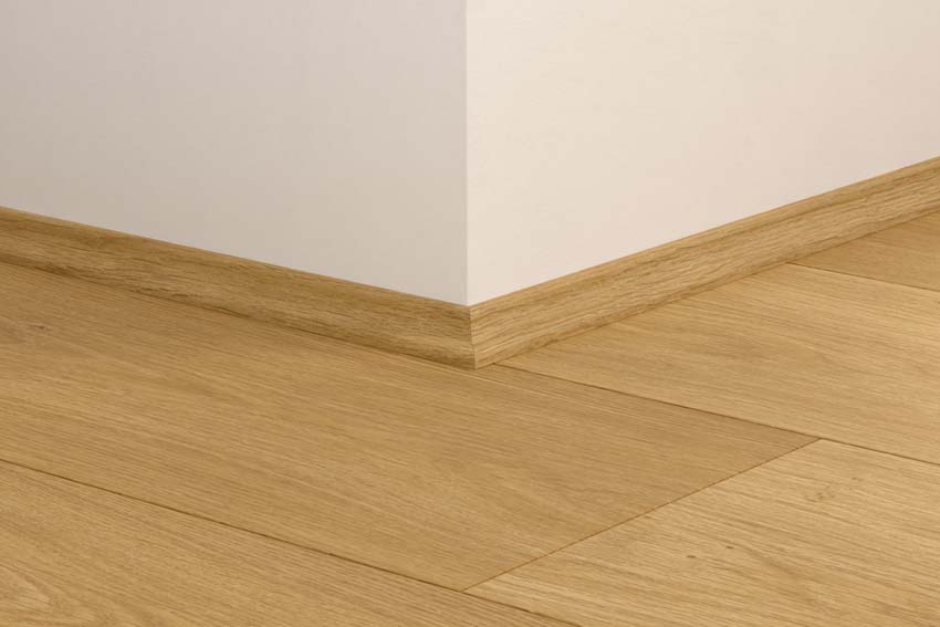 Moulure Quick-Step résistant à leau chêne côtier miel 240x1,7x1,7cm
