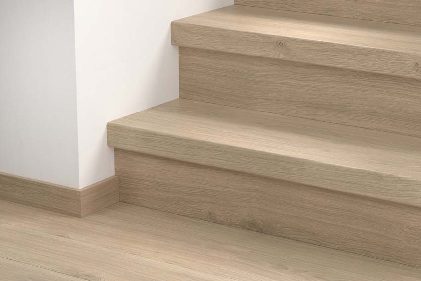 Couvre-marche Quick-Step chêne verni gris clair 133x7,9x5,9cm