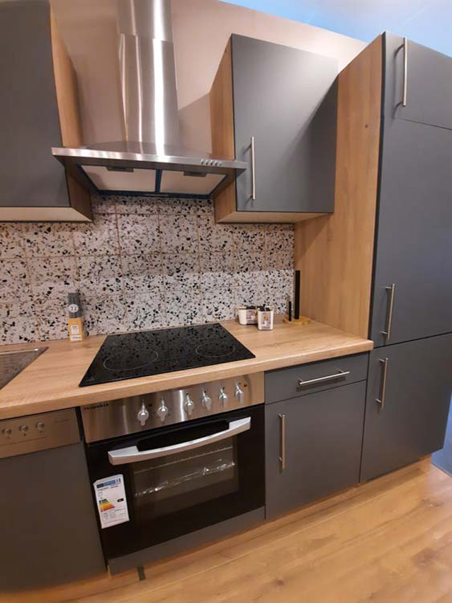 Keuken Ymir mat grijs/eik 280cm - met toestellen - vitrokeramische kookplaat en inox wanddampkap