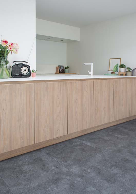 Sol vinyle Asti dalle 5mm gris foncé 61,5x61,5cm