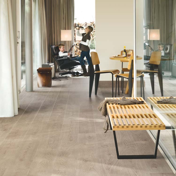 Sol stratifié Quick-step Largo 9,5mm - Chêne vieilli blanc