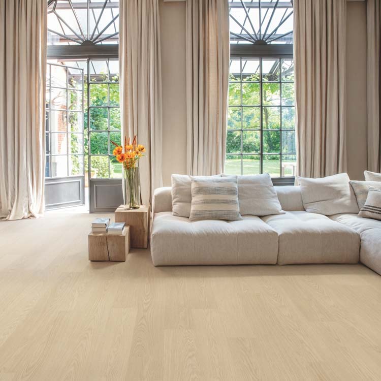 Vinyl vloer Quick-Step Alpha Vinyl plank 6mm karnemelk eik 125,1x18,9cm met ondervloer