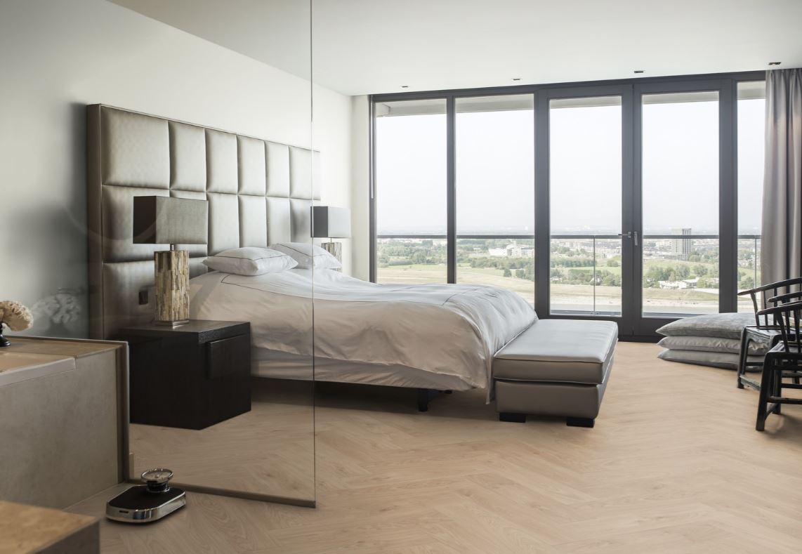 Stratifié 8mm chêne chambord 64,3x13,1cm