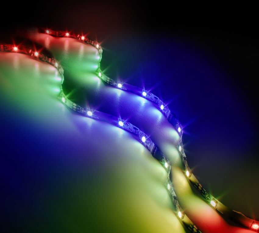 Ruban LED RGB noir 300x1cm IP20 dimmable 6,5W avec télécommande