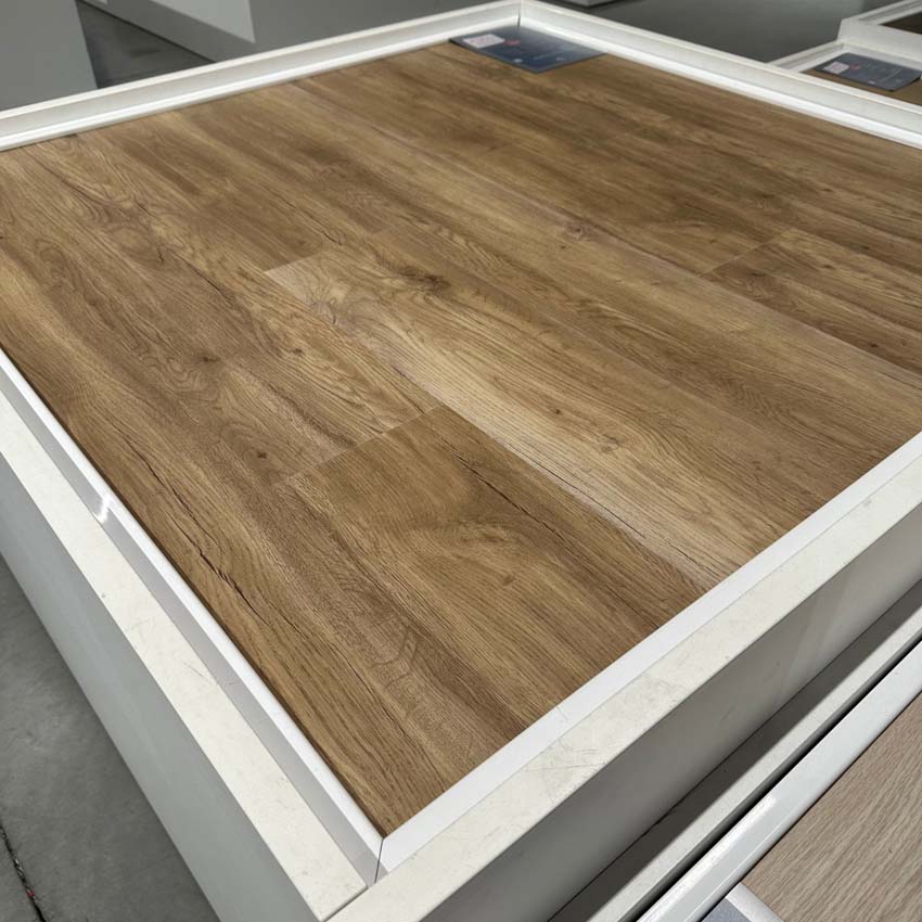 Vinyl vloer Puglia plank 5mm eik bruin 122x18cm met ondervloer