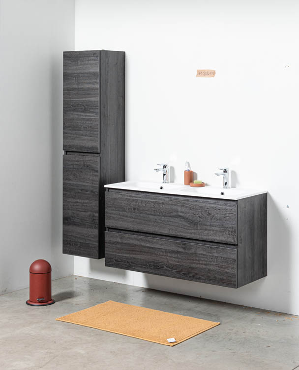 Badkamermeubel Dotan donkere eik hangend met dubbele porseleinen wastafel glanzend wit 120cm