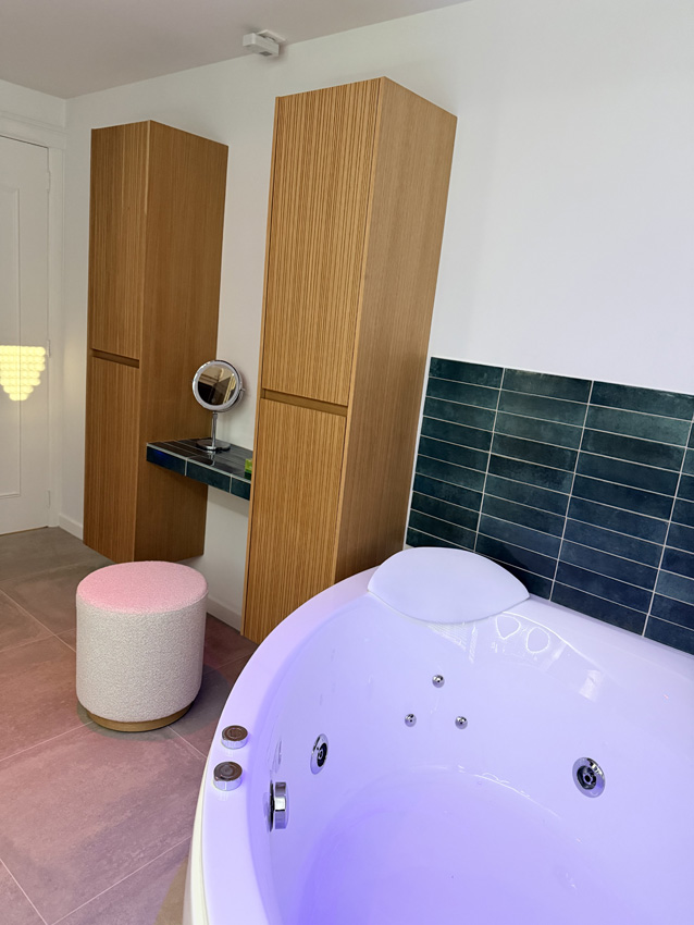 Hoekbad Oliver mat wit met whirlpool 150x150cm