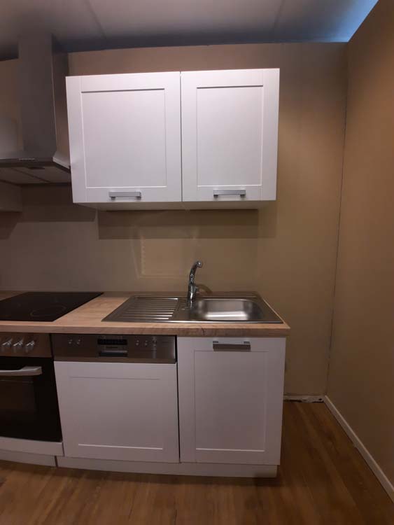 Cuisine Njord blanc rustique 280cm - hotte murale en inox - sans appareils