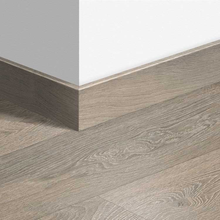 Parketplint Quick-Step 14 x 77 x 2400 mm Oude eik lichtgrijs