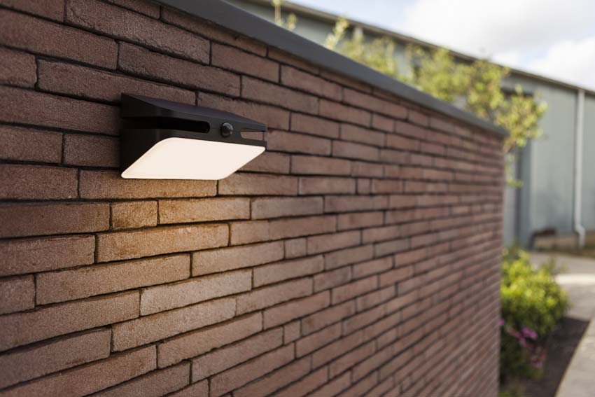 Wandlamp buiten Eos Solar - zwart - dimbaar - 8.6W - 4000K - IP54 - met bewegingssensor