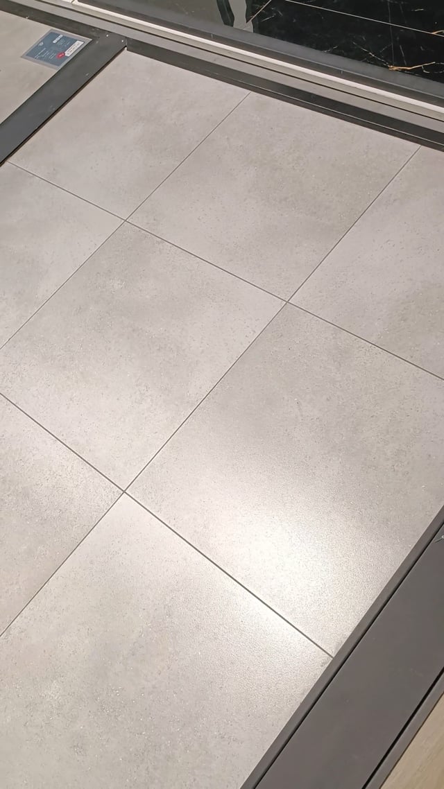 Tegel Macy lichtgrijs rt 60 x 60 cm Tegel Macy lichtgrijs rt 60 x 60 cm