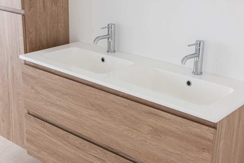 Meuble de salle de bain Bianca aspect chêne suspendu avec double lavabo blanc brillant 120,5cm