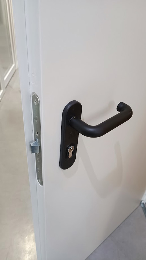 Technische stalen deur wit geïsoleerd 89x204,5cm omkeerbaar