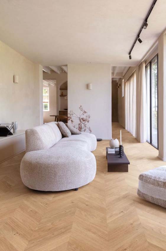 Échantillon Sol vinyle Floorify Frieda Point de Hongrie chêne chaud