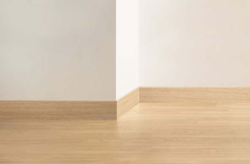 Plinthe Quick-Step HDF + stratifié résistant à l'eau chêne brun 240x5,8x1,2cm