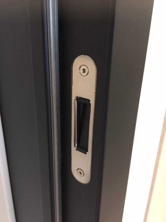 Porte intérieure complète Invisible Flat noire 201,5x93cm aggloméré tubulaire droite + châssis 30cm