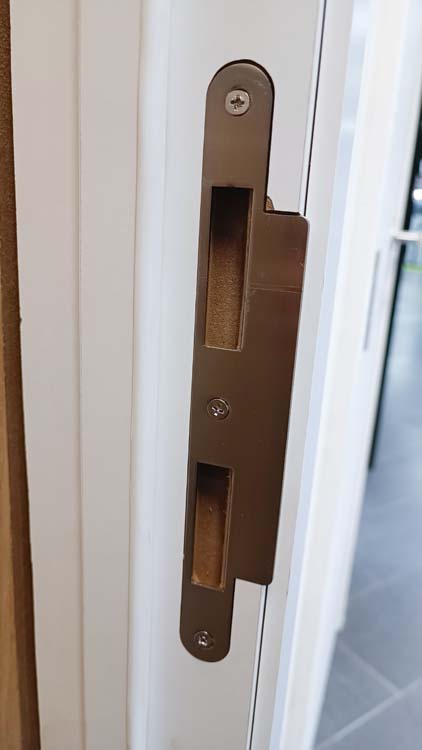Complete deur honing uran white 93x201.5cm + witte deurkast 16.5 cm