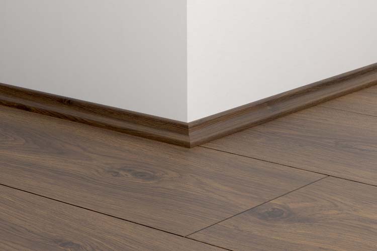Moulure Quick-Step 17 x 17 x 2400 mm Chêne marron cacahuète