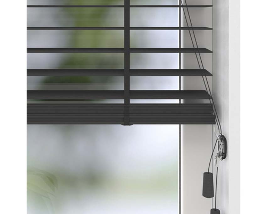 Store à lamelles horizontales en bois 50mm noires 150X175CM