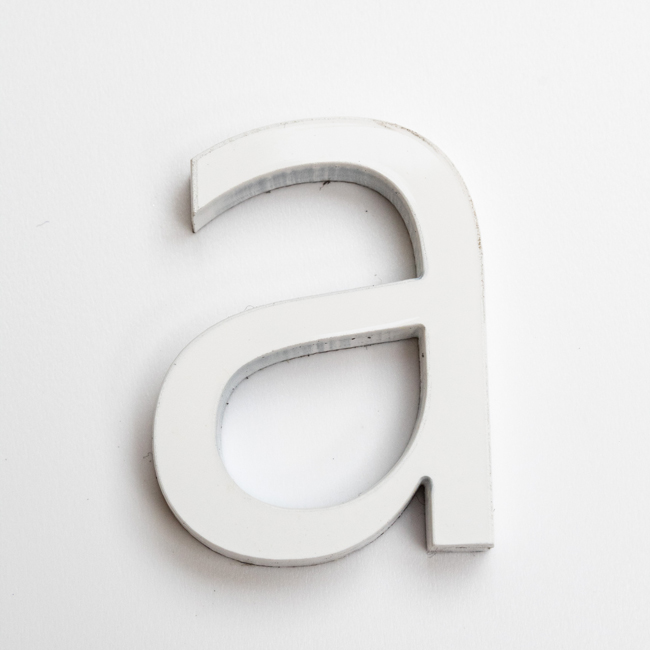 Numéro de maison a en PVC blanc 9cm avec bande adhésive