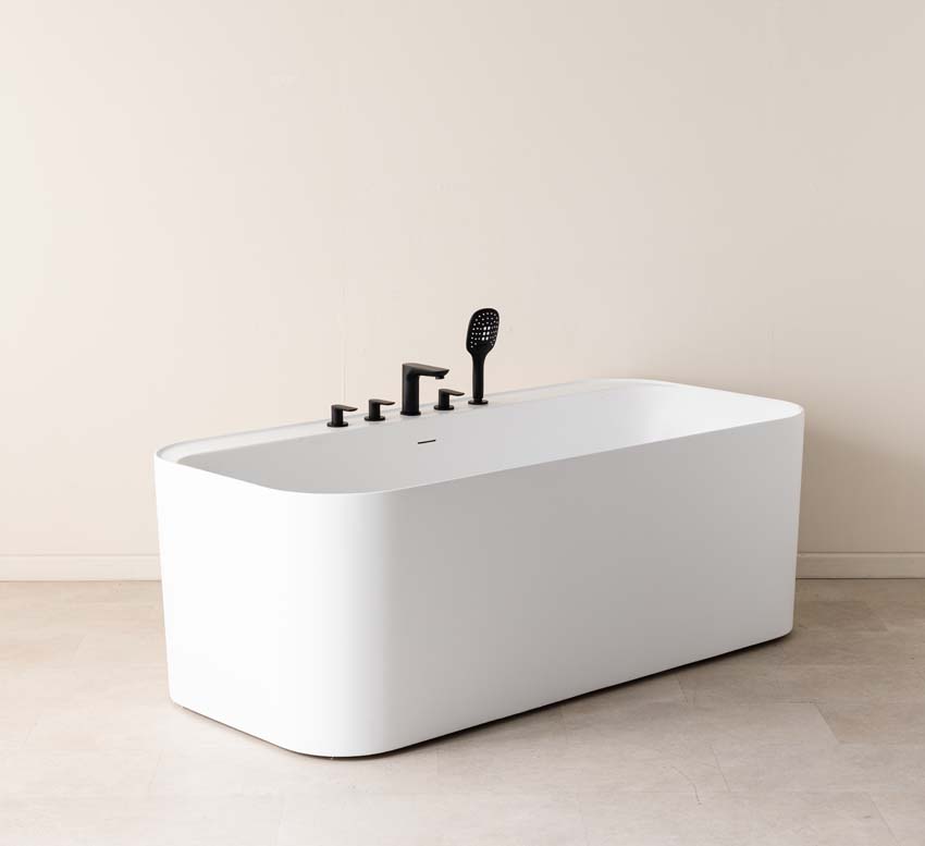 Half vrijstaand bad Amor mat wit met zwarte kraanset 170x80cm