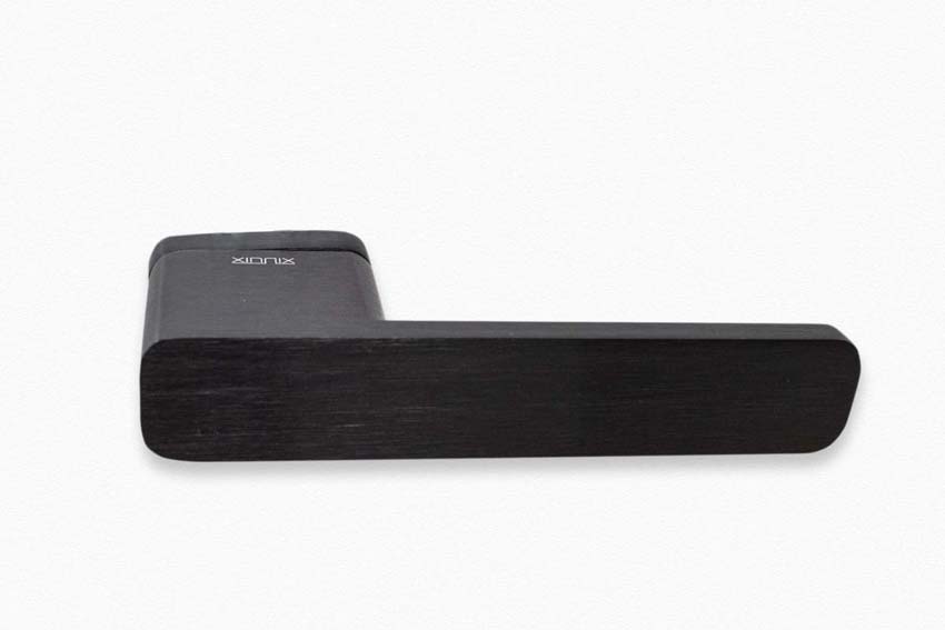 Poignée de porte Xinnix 001 en aluminium anodisé noir kit complet rosaces non comprises