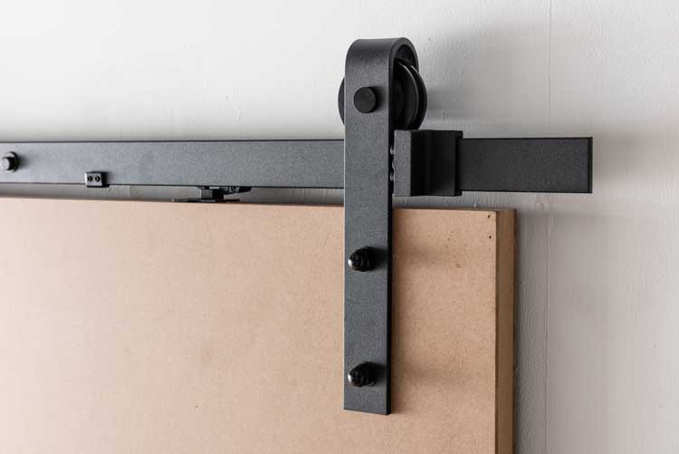 Porte coulissante simple complète Karolien blanc 93x211,5cm + rail robuste noir
