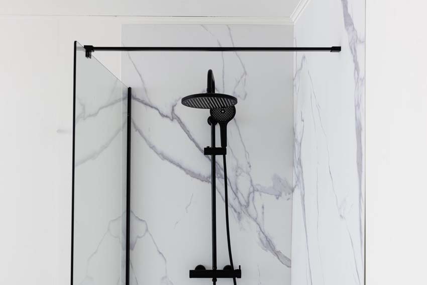 Panneau de douche Milo Slate blanc aspect marbre 152,4x243,8cm Panneau de douche Milo Slate blanc aspect marbre 152,4x243,8cm