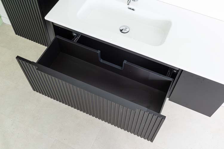 Badkamermeubel Sunday mat zwart hangend met enkele wastafel glanzend wit 120cm