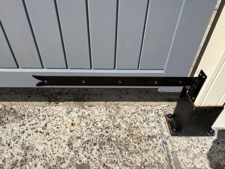 Double portail Meranti en bois 350x180cm fermé