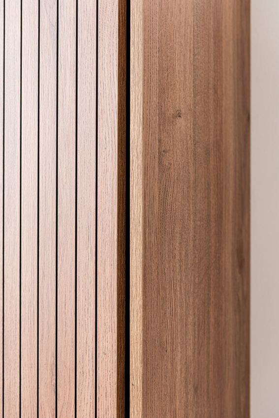 Armoire colonne Toledo chêne/noir suspendue 160x35x30cm