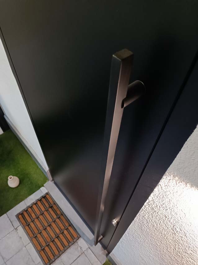 Tirant de porte extérieur FEZ inox noir mat 30x20x1800mm