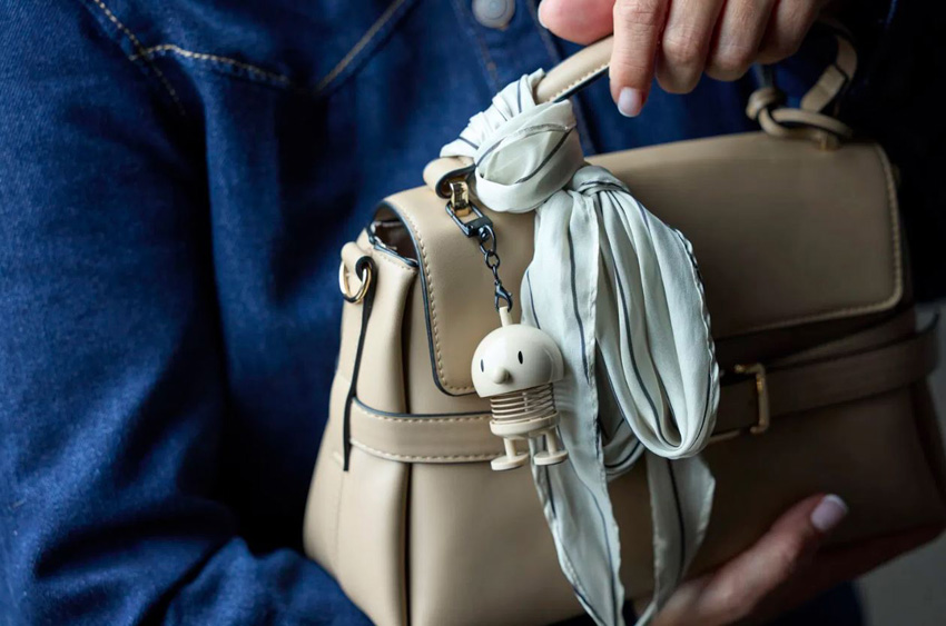 Hoptimist Bag charm latte XS