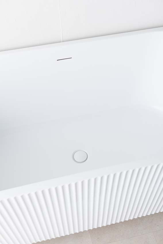 Half vrijstaand bad Chase mat wit geribbeld 170x80cm